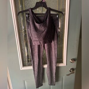Fabletics matching set- legging and cross over sports bra